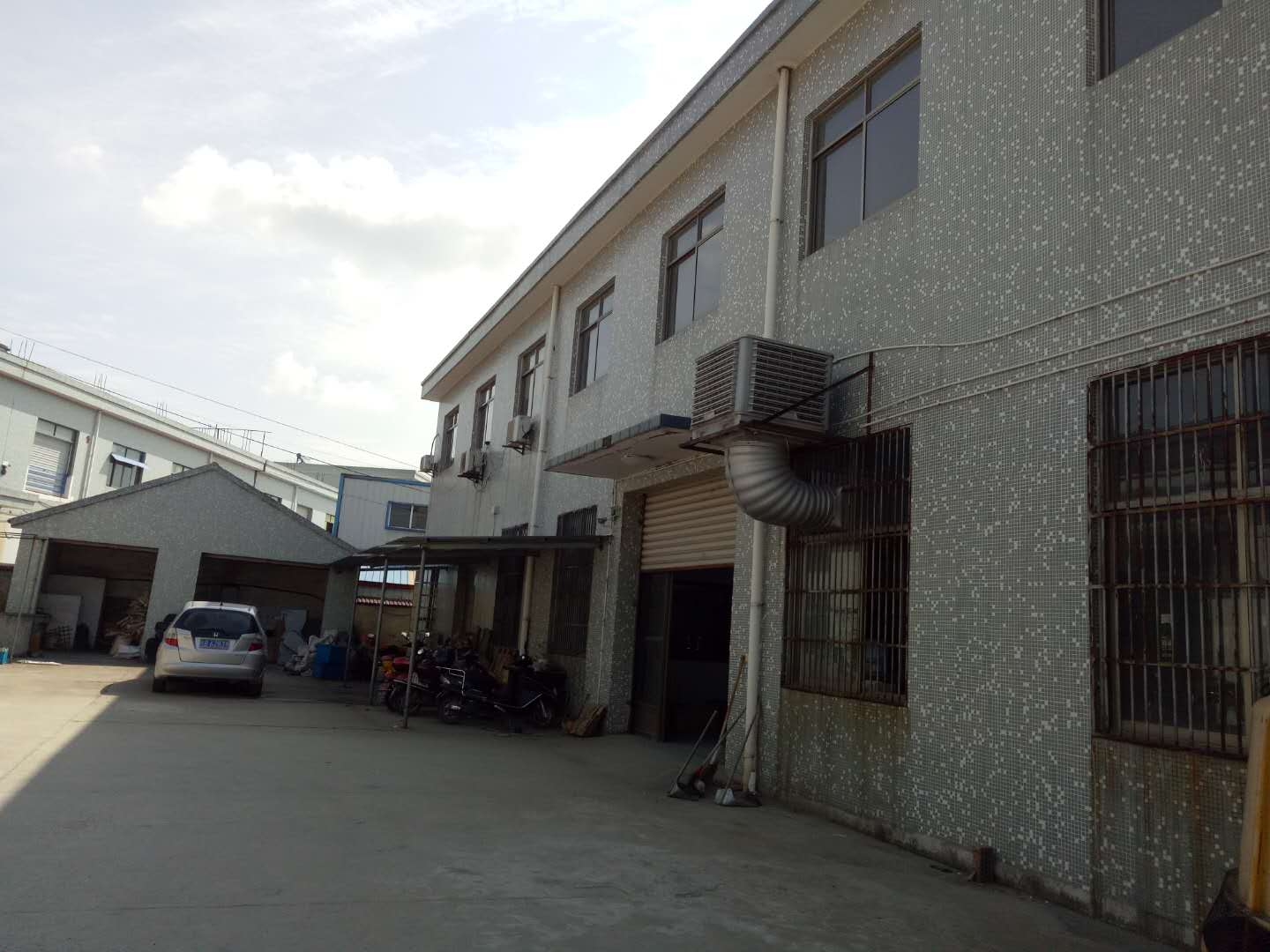 余姚市低塘镇明鑫塑模厂